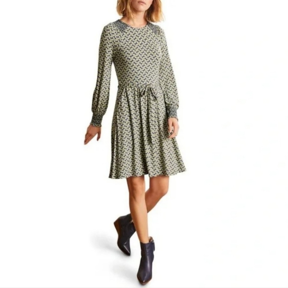 Boden Grace Smocked Jersey Dress - Water Lilies (10L)